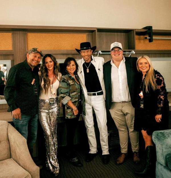 Toby Keith's Son Stelen Posts Touching Tribute to His Dad: 'I Love You Cowboy' - a photo of a group of people posing for a photo.