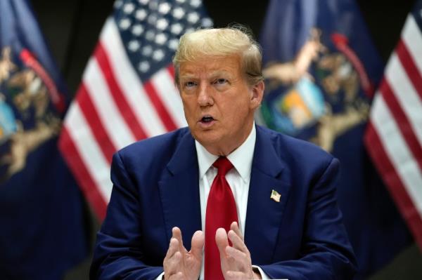Do<em></em>nald Trump allegedly plans to pressure Ukraine to give up some of its territory to Russia to end the war if he's elected president.