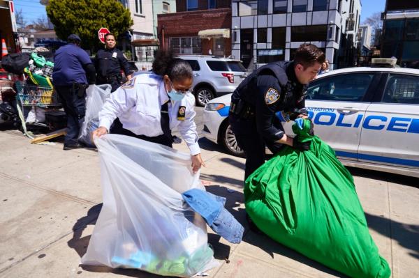 NYPD raids illegal vendors 
