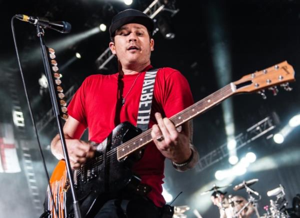 Tom DeLonge：“外星人正在观察我们的思想和DNA”b｜科技新闻