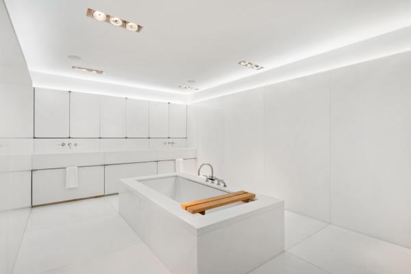 The ensuite bathroom with a soaking tub. 