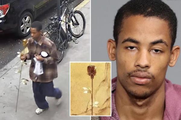 纽约小偷，Deikel Alcantara，被指控偷窃镀金的911纪念玫瑰，在传讯时笑了