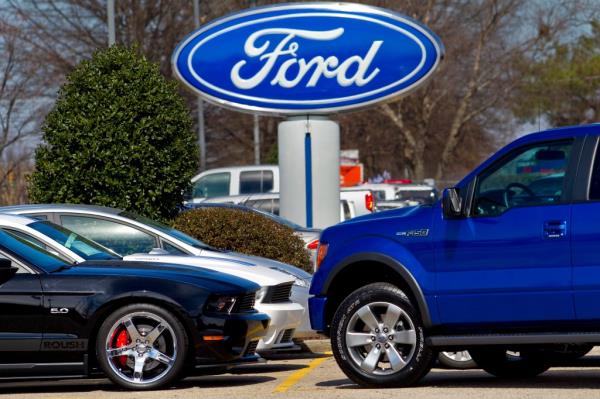 Ford cars on dealer lot
