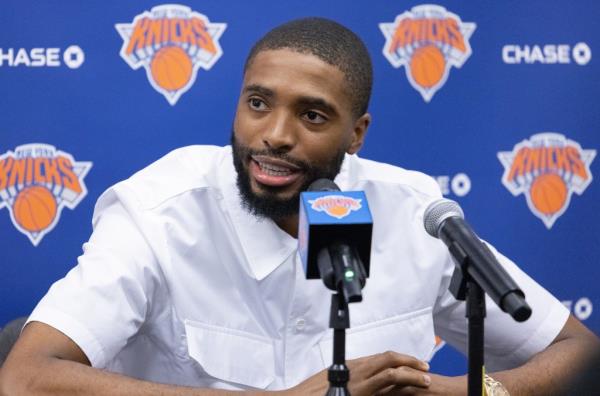 Mikal Bridges talks with reporters during his introductory press co<em></em>nference with the Knicks on July 9, 2024.