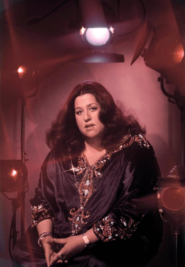CIRCA 1970:  Singer Cass Elliot poses for a portrait circa 1970.