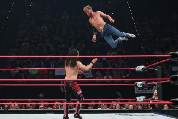 Orange Cassidy flies on All Elite Wrestling (AEW)