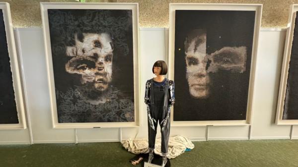Ai-Da in front of the art 