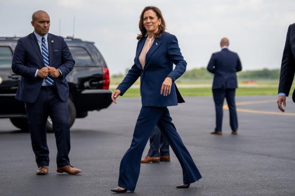Vice President Kamala Harris arrives at Philadelphia Internatio<em></em>nal Airport for a campaign event at Girard College on August 6, 2024 in Philadelphia, Pennsylvania. 