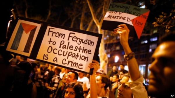 FILE - Demo<em></em>nstrators from a nearby pro-Palestinian rally join a protest in New York on Aug. 20, 2014, against the police shooting death of Michael Brown in Ferguson, Mo.